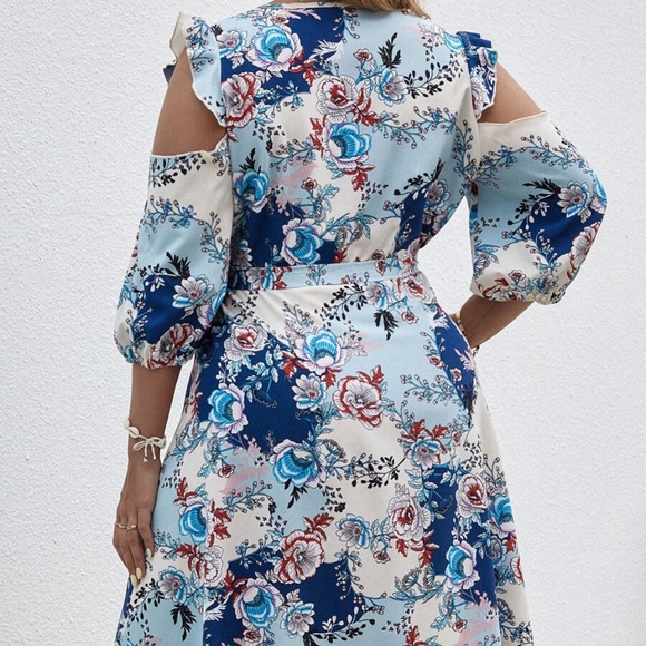 PLUS SIZE Floral Print Cut out Shoulder Wrap Dress - Picture 3 of 4